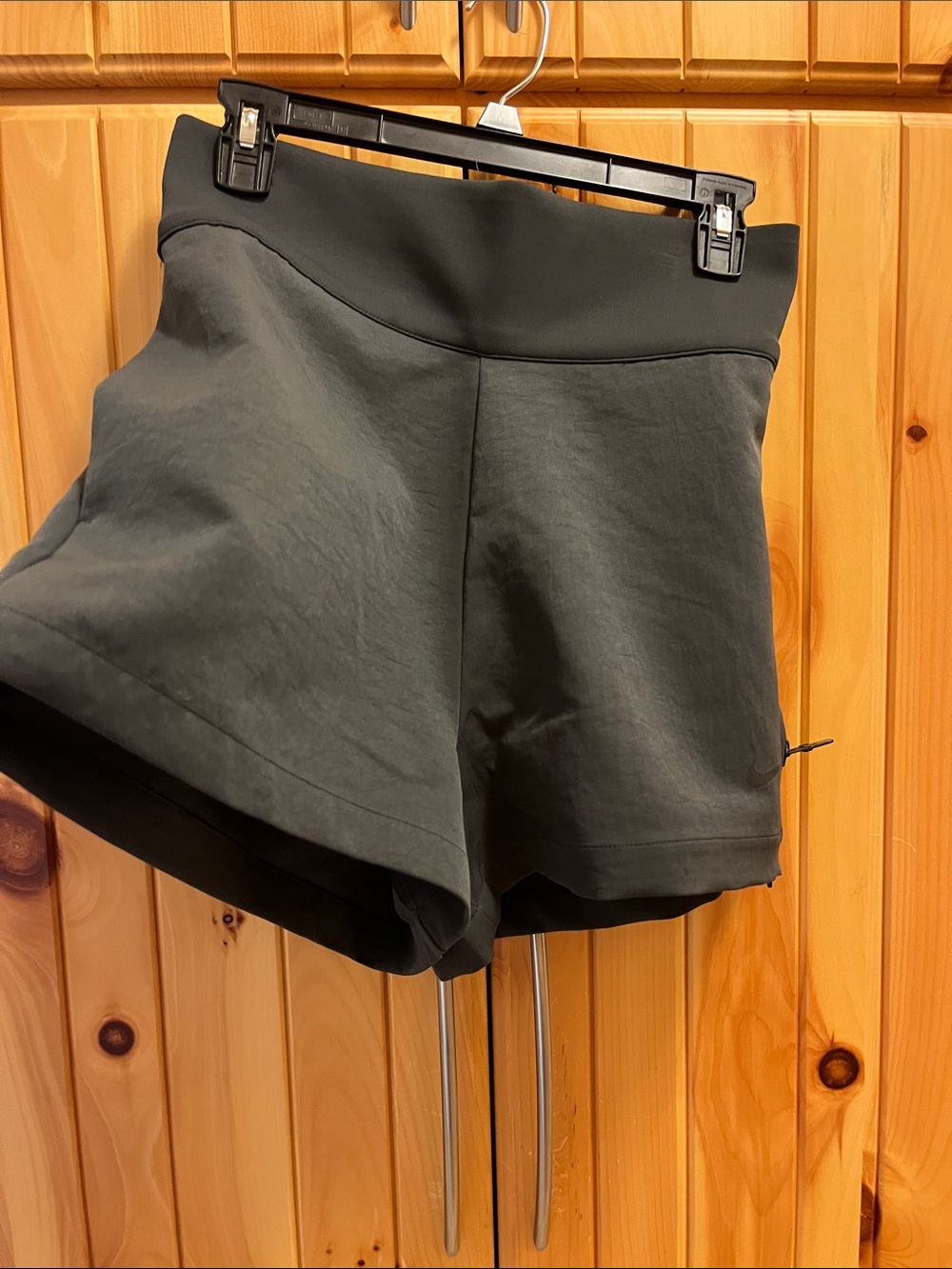 Nike Team Tech pack Women's High-Waist Performance Shorts
